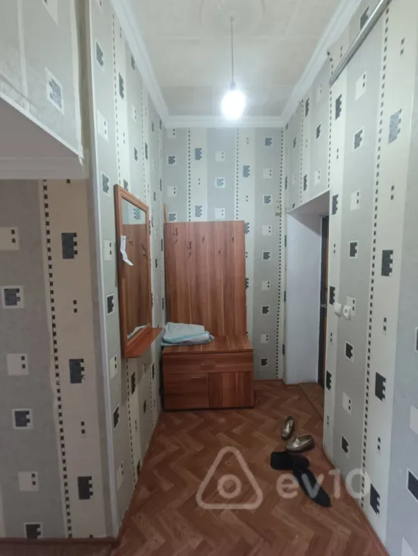 Kirayə verilir 4 otaqlı köhnə tikili 90 m²