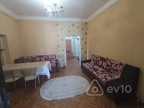 Kirayə verilir 4 otaqlı köhnə tikili 90 m²