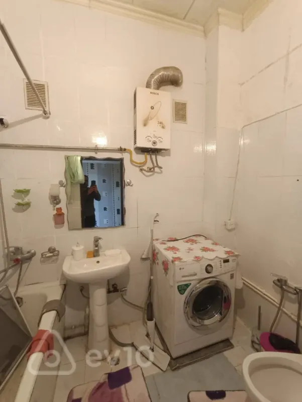 Kirayə verilir 4 otaqlı köhnə tikili 90 m²