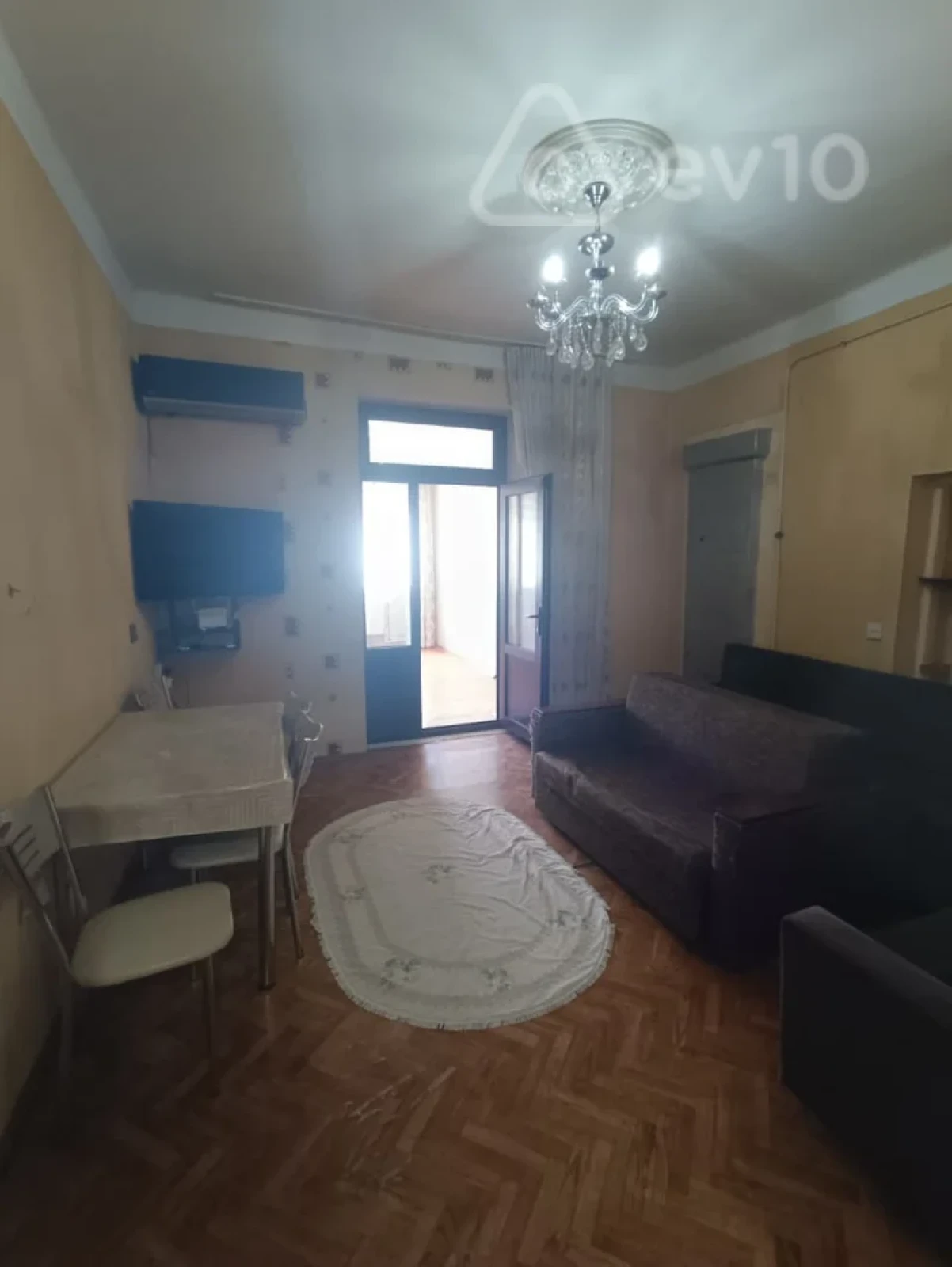 Kirayə verilir 4 otaqlı köhnə tikili 90 m²
