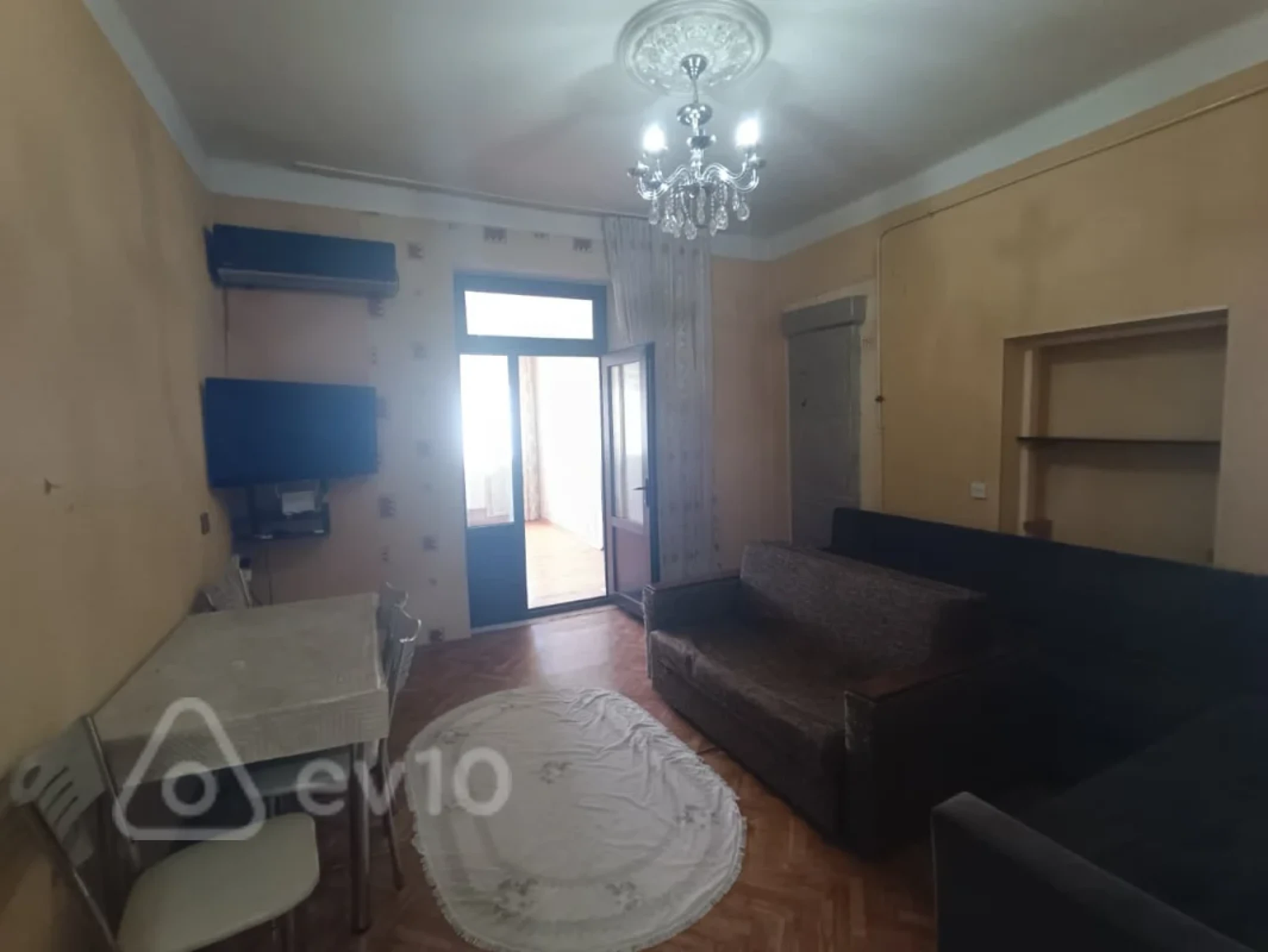 Kirayə verilir 4 otaqlı köhnə tikili 90 m²