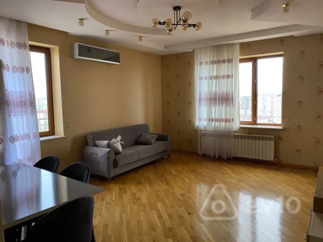 Kirayə verilir 3 otaqlı yeni tikili 135 m²