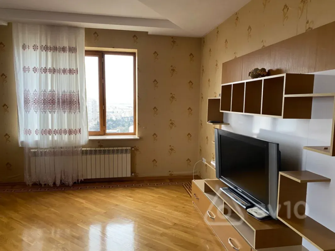 Kirayə verilir 3 otaqlı yeni tikili 135 m²