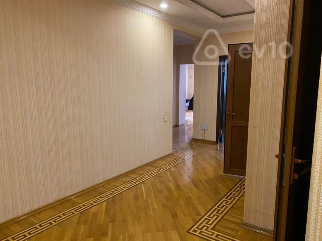 Kirayə verilir 3 otaqlı yeni tikili 135 m²