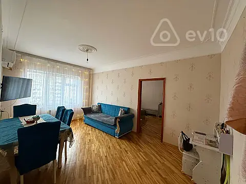 Satılır 4 otaqlı köhnə tikili 85 m²