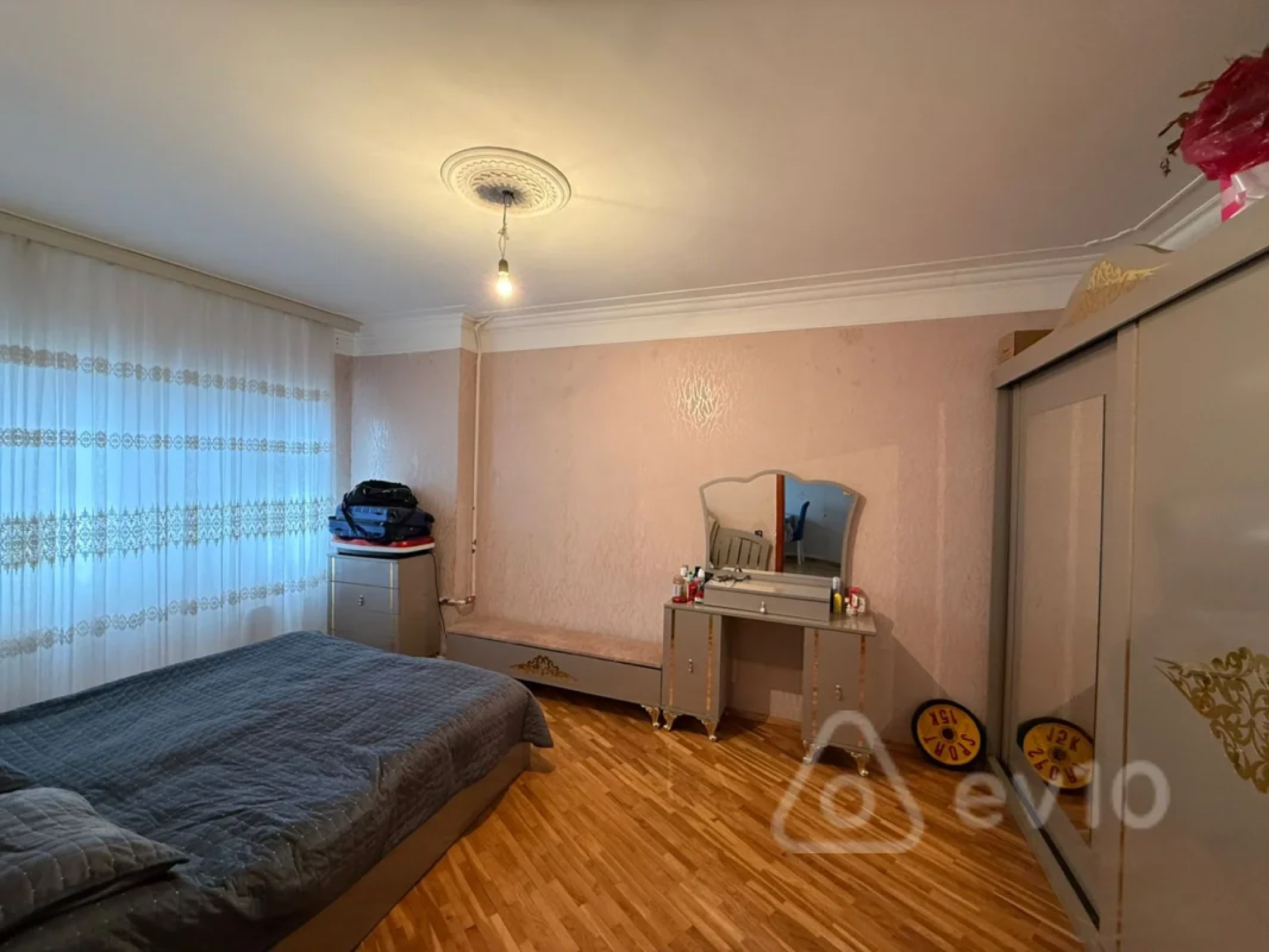 Satılır 4 otaqlı köhnə tikili 85 m²