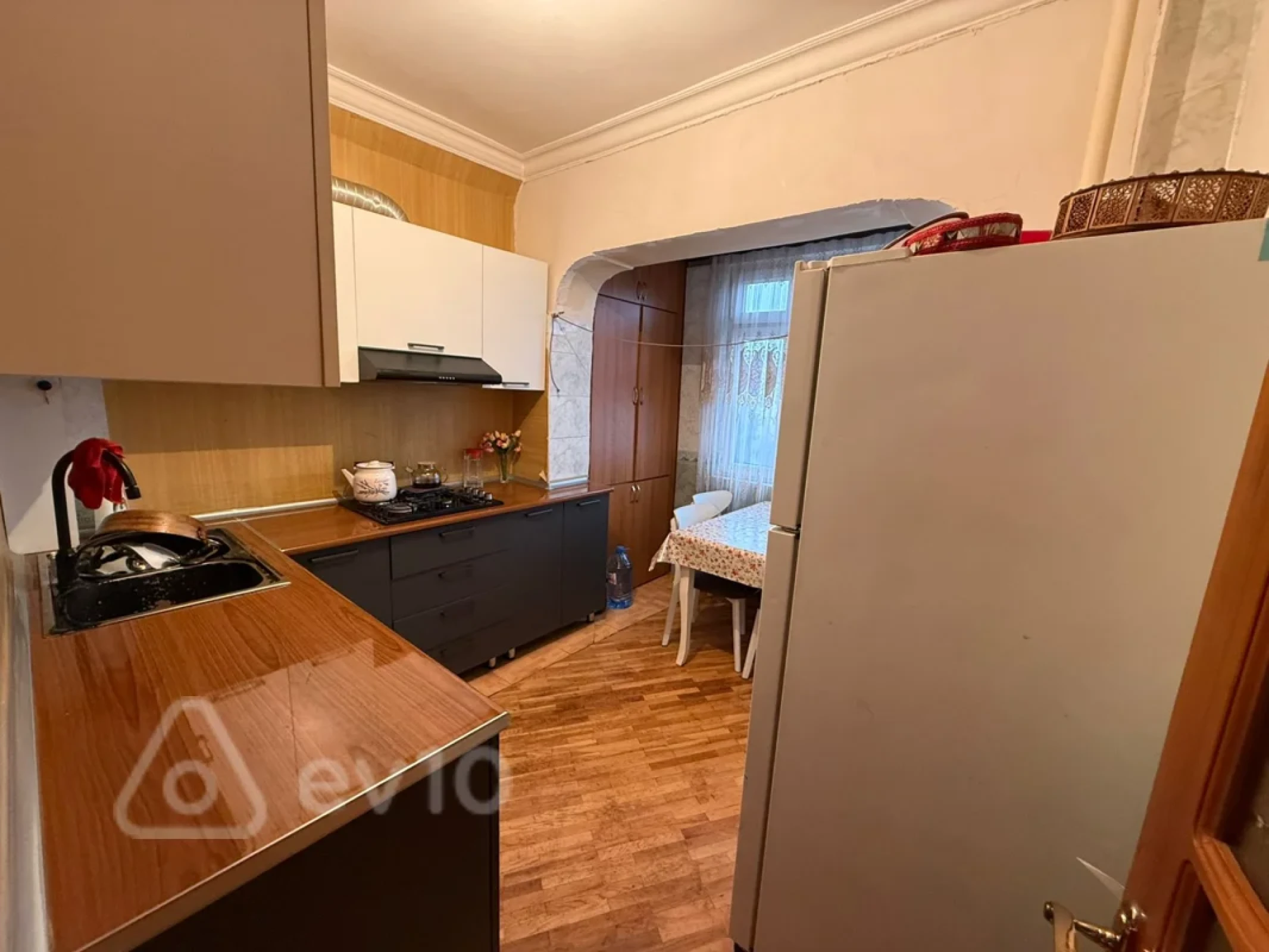Satılır 4 otaqlı köhnə tikili 85 m²