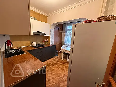 Satılır 4 otaqlı köhnə tikili 85 m²