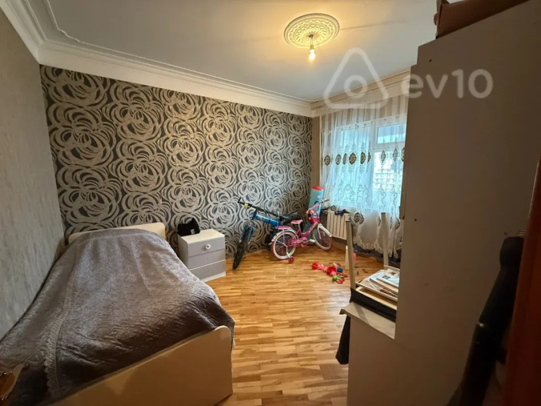 Satılır 4 otaqlı köhnə tikili 85 m²
