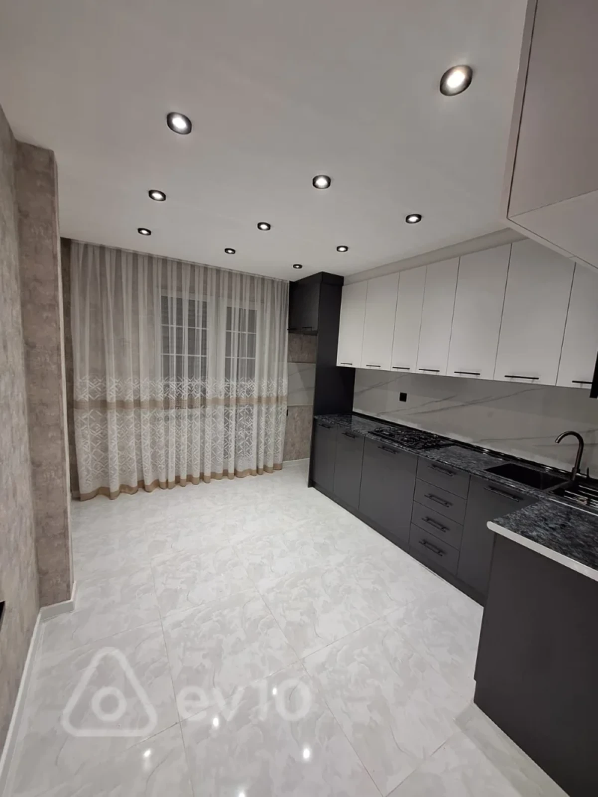 Satılır 2 otaqlı yeni tikili 65 m²