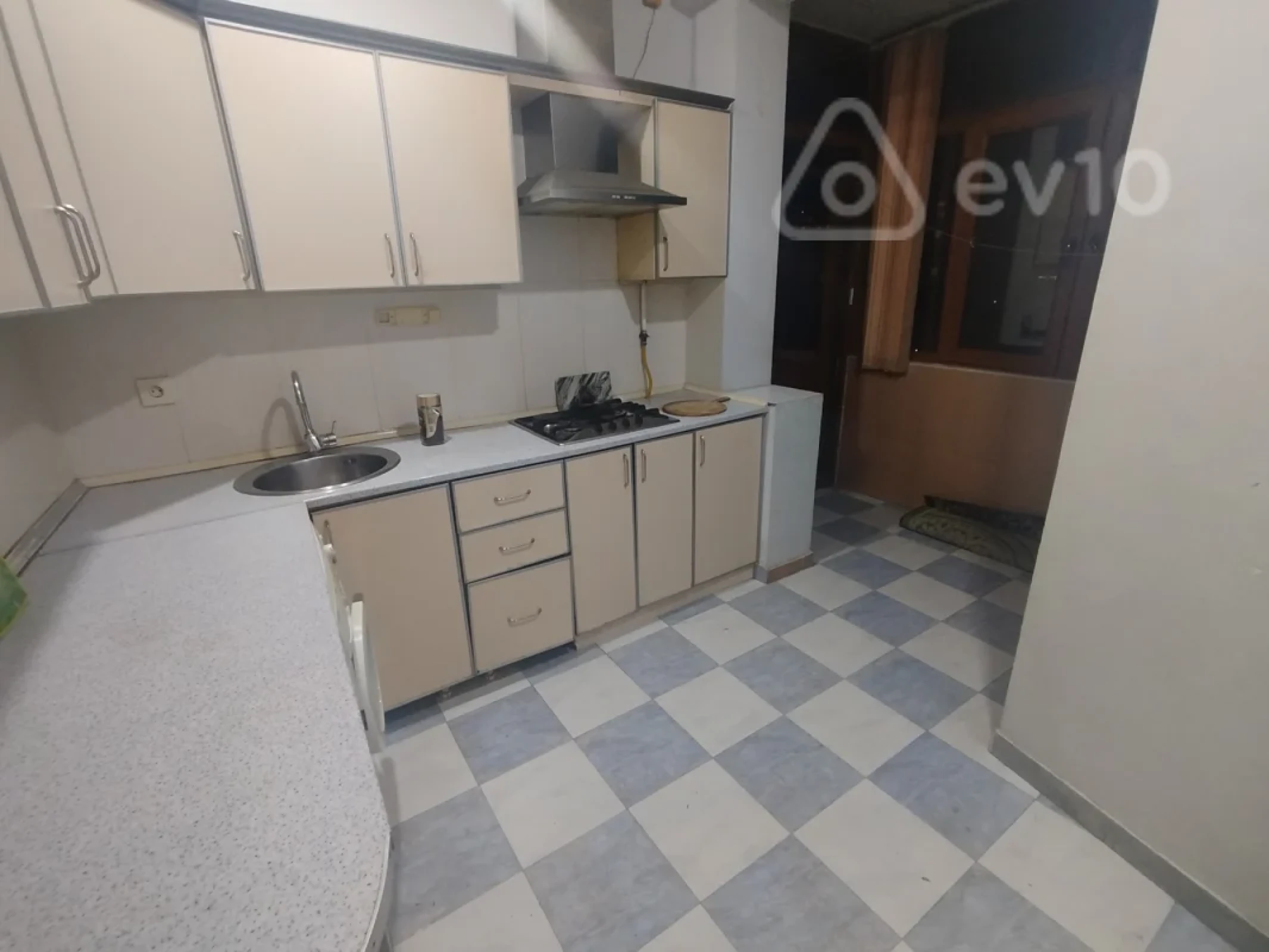 Kirayə verilir 3 otaqlı yeni tikili 115 m²