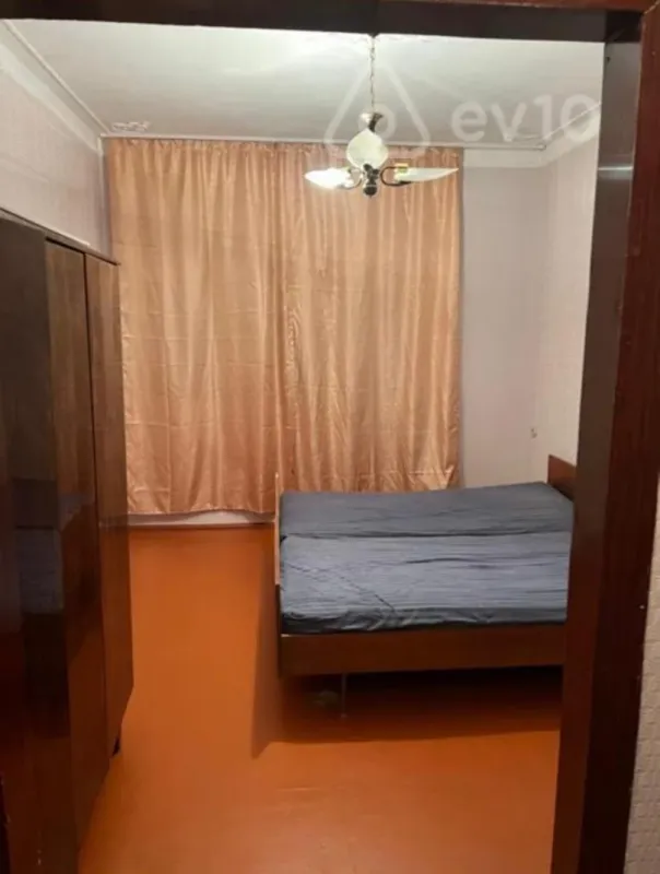 Kirayə verilir 2 otaqlı köhnə tikili 65 m²