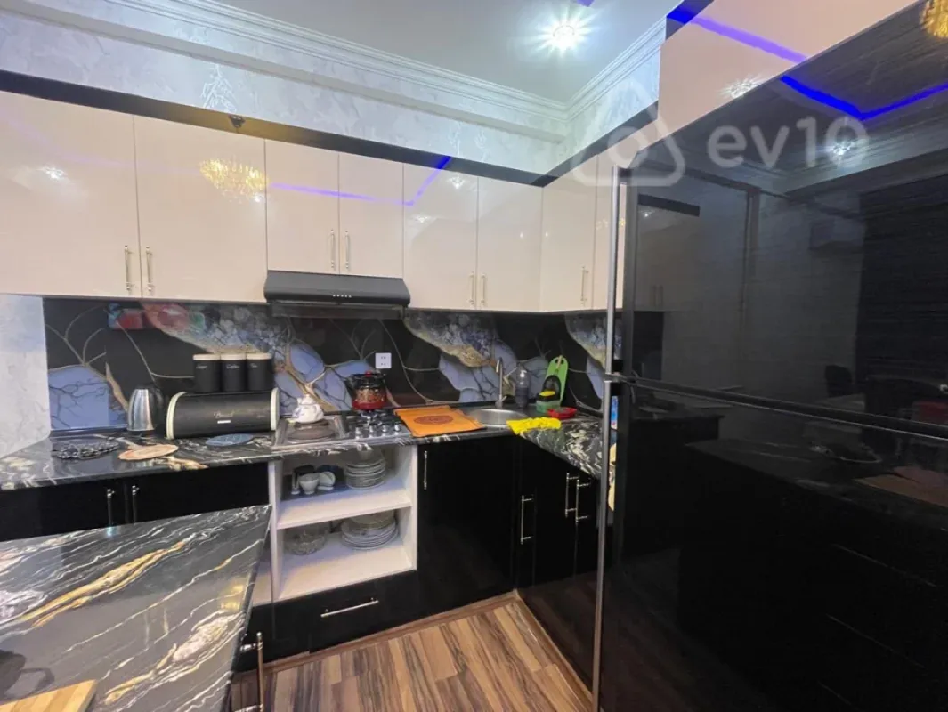 Kirayə verilir 3 otaqlı yeni tikili 75 m²