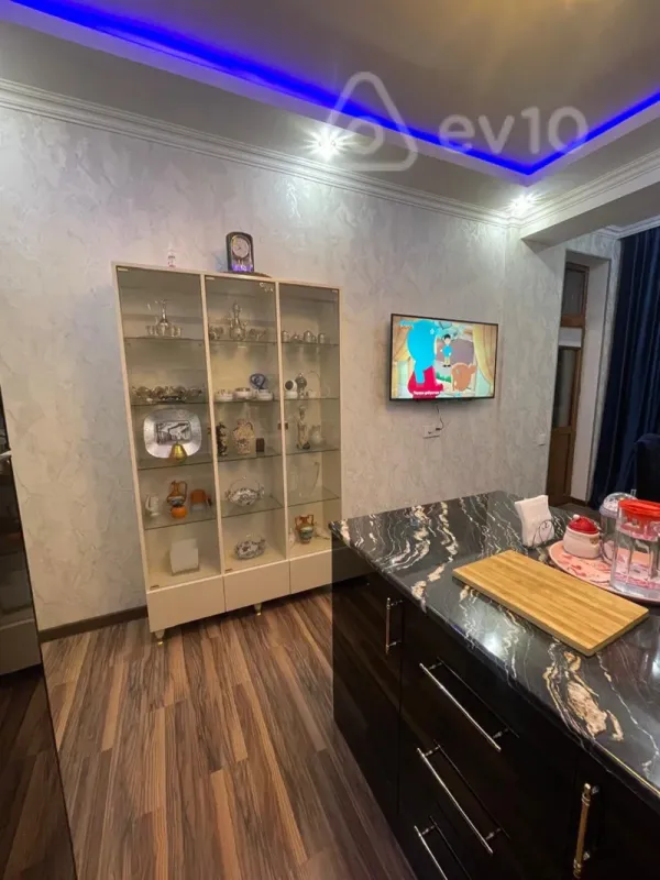 Kirayə verilir 3 otaqlı yeni tikili 75 m²