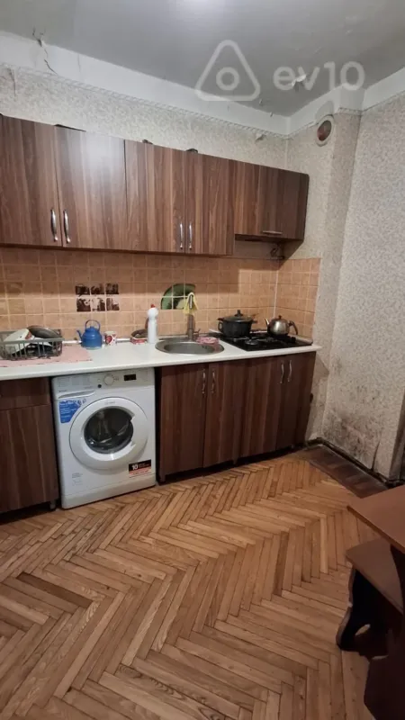 Satılır 2 otaqlı köhnə tikili 65 m²
