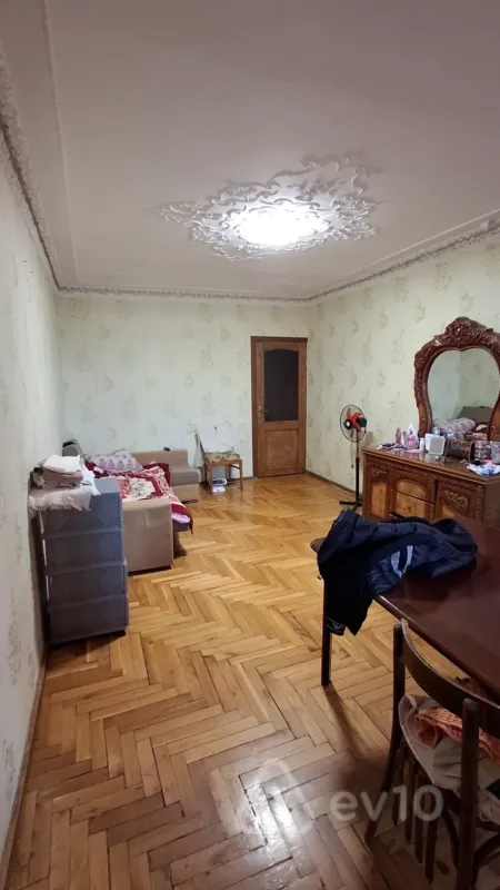 Satılır 2 otaqlı köhnə tikili 65 m²