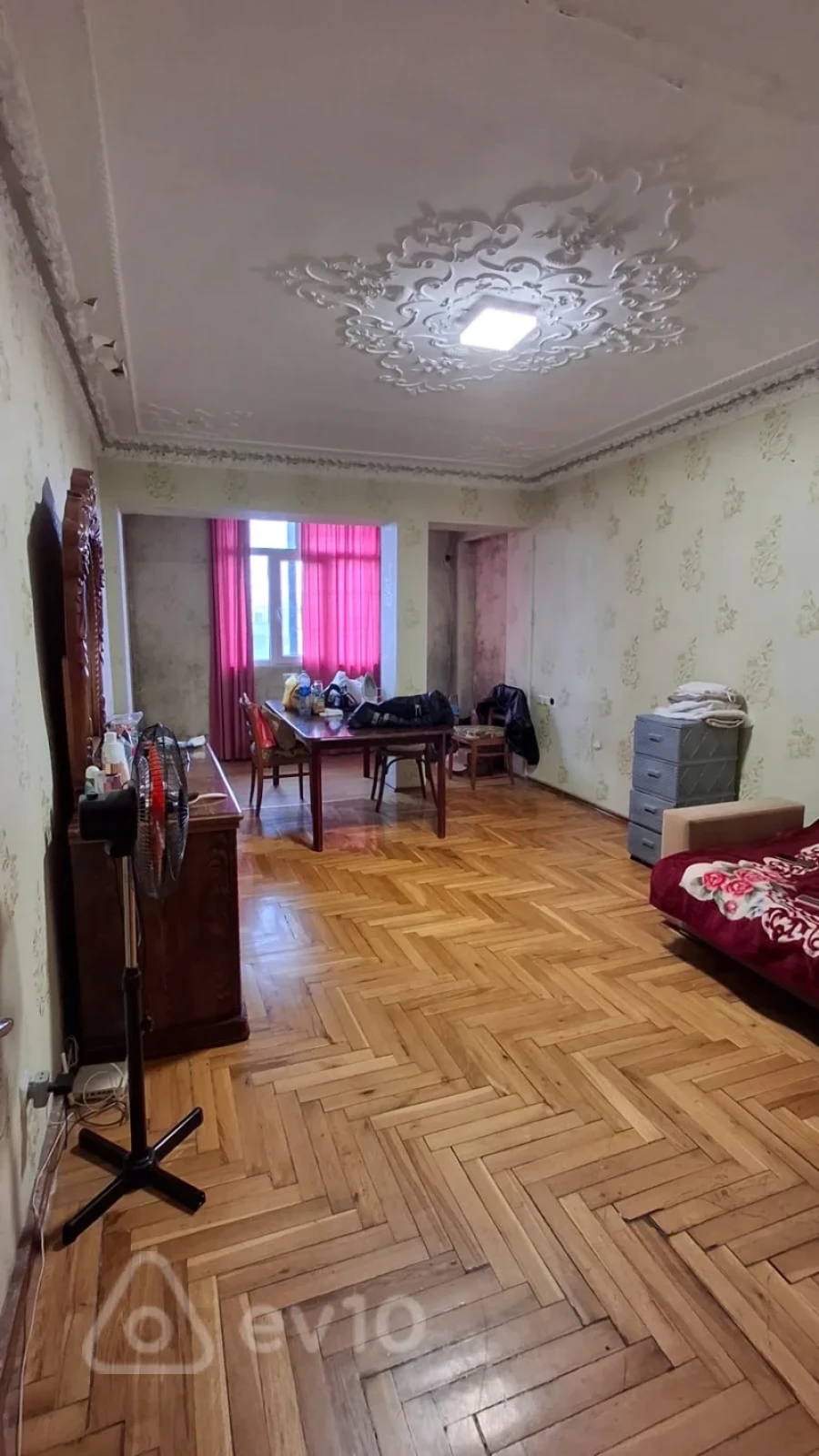 Satılır 2 otaqlı köhnə tikili 65 m²