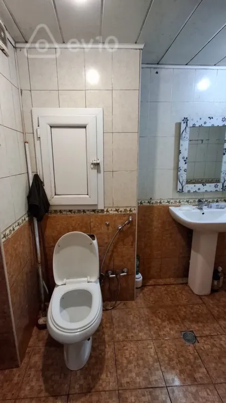 Satılır 2 otaqlı köhnə tikili 65 m²