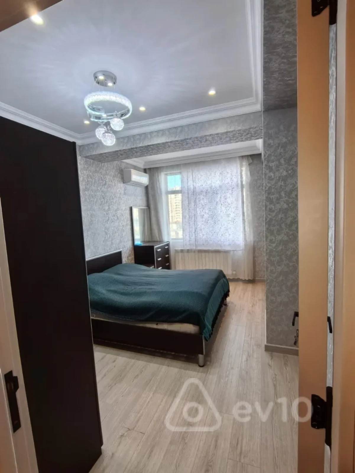 Kirayə verilir 2 otaqlı yeni tikili 70 m²