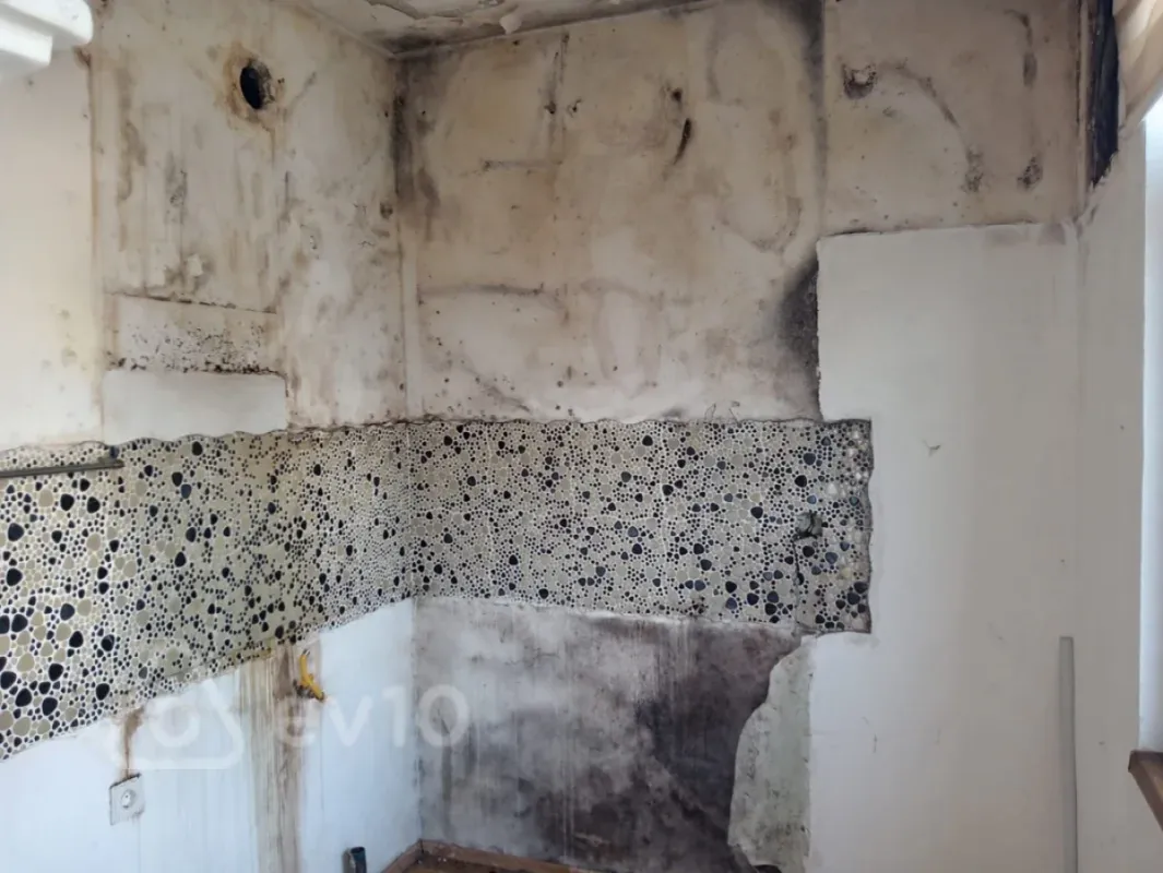 Satılır 3 otaqlı köhnə tikili 70 m²