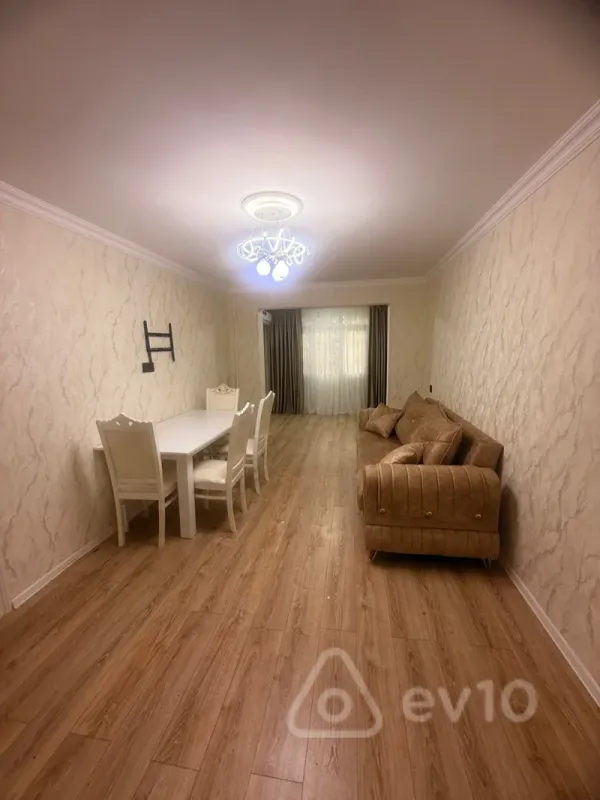 Kirayə verilir 2 otaqlı köhnə tikili 60 m²