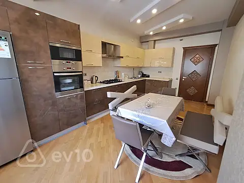 Kirayə verilir 3 otaqlı yeni tikili 130 m²