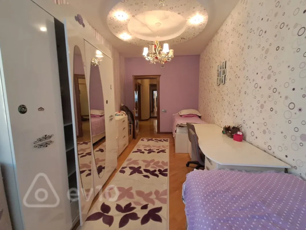 Kirayə verilir 3 otaqlı yeni tikili 130 m²