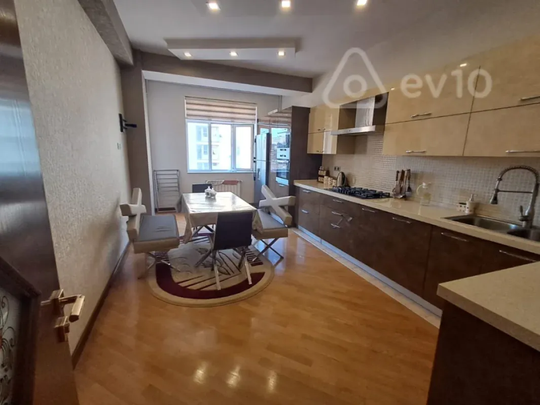 Kirayə verilir 3 otaqlı yeni tikili 130 m²