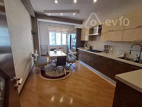 Kirayə verilir 3 otaqlı yeni tikili 130 m²
