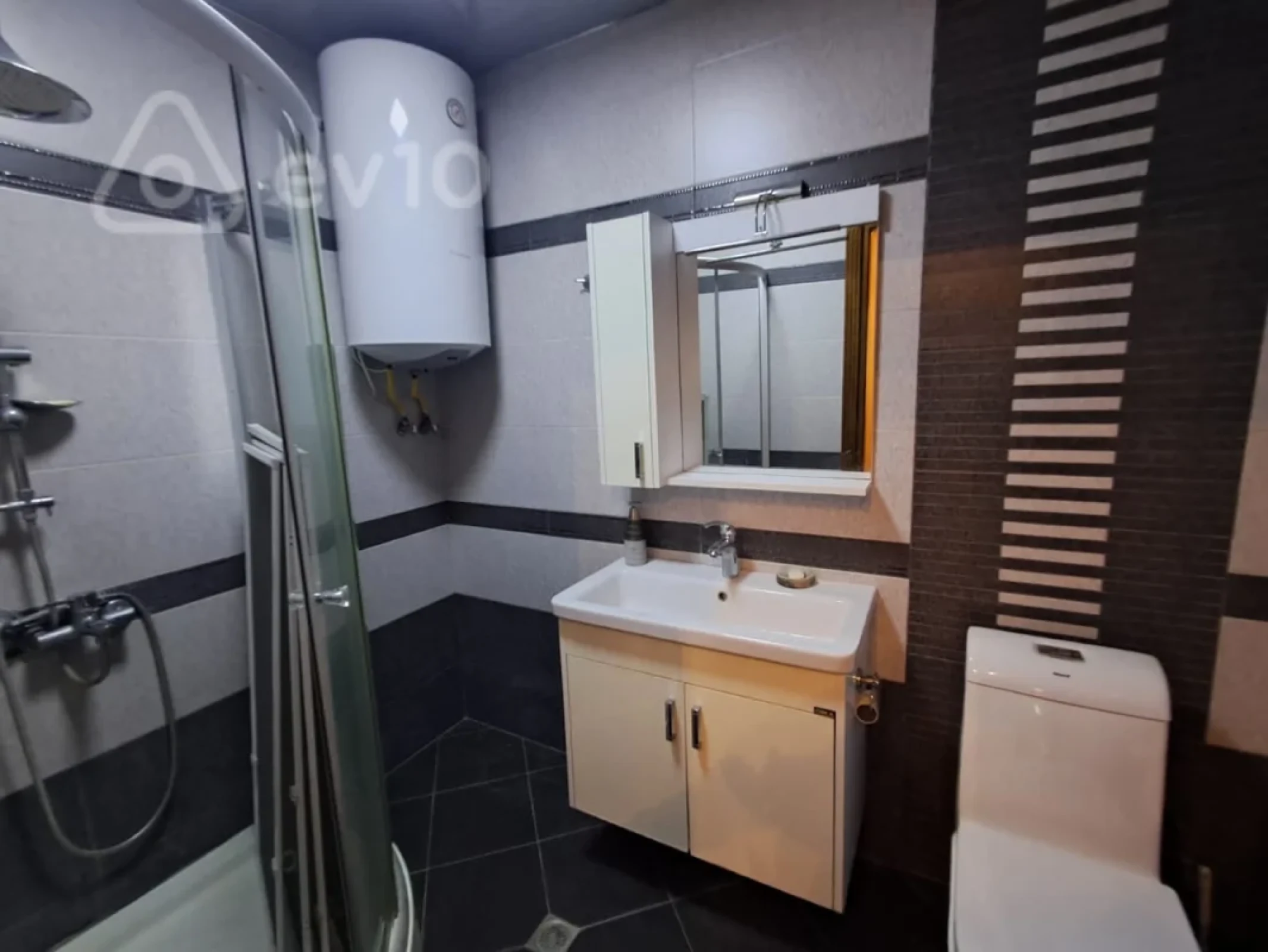 Kirayə verilir 3 otaqlı yeni tikili 130 m²