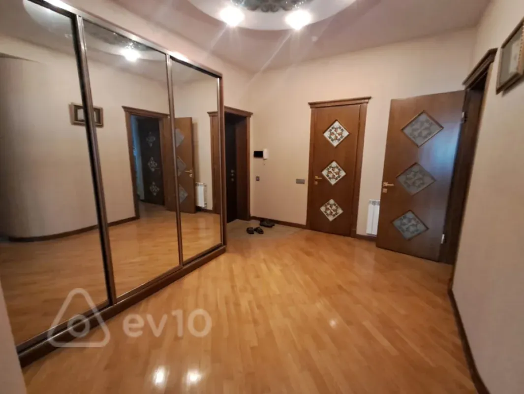 Kirayə verilir 3 otaqlı yeni tikili 130 m²