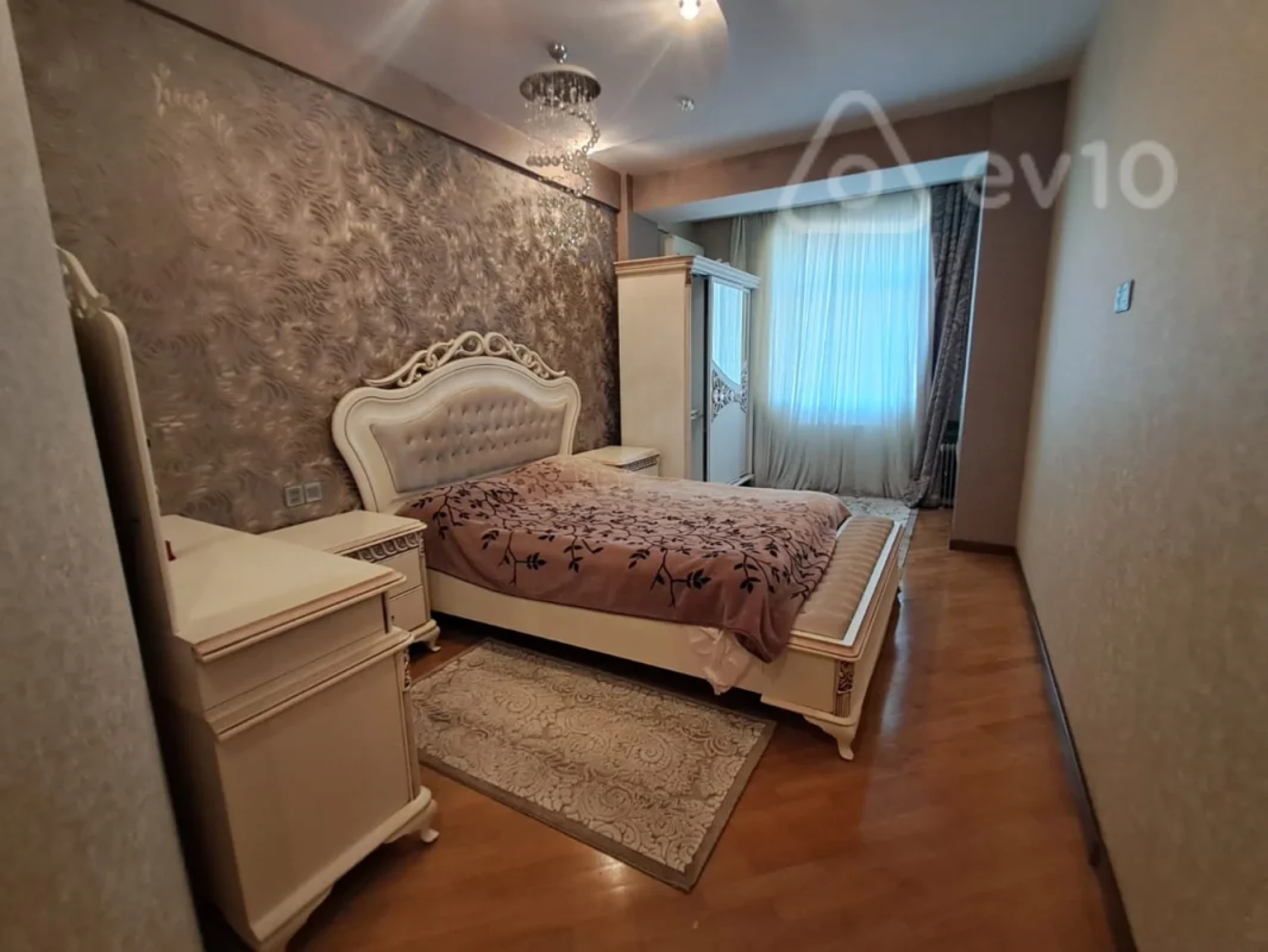 Kirayə verilir 3 otaqlı yeni tikili 130 m²