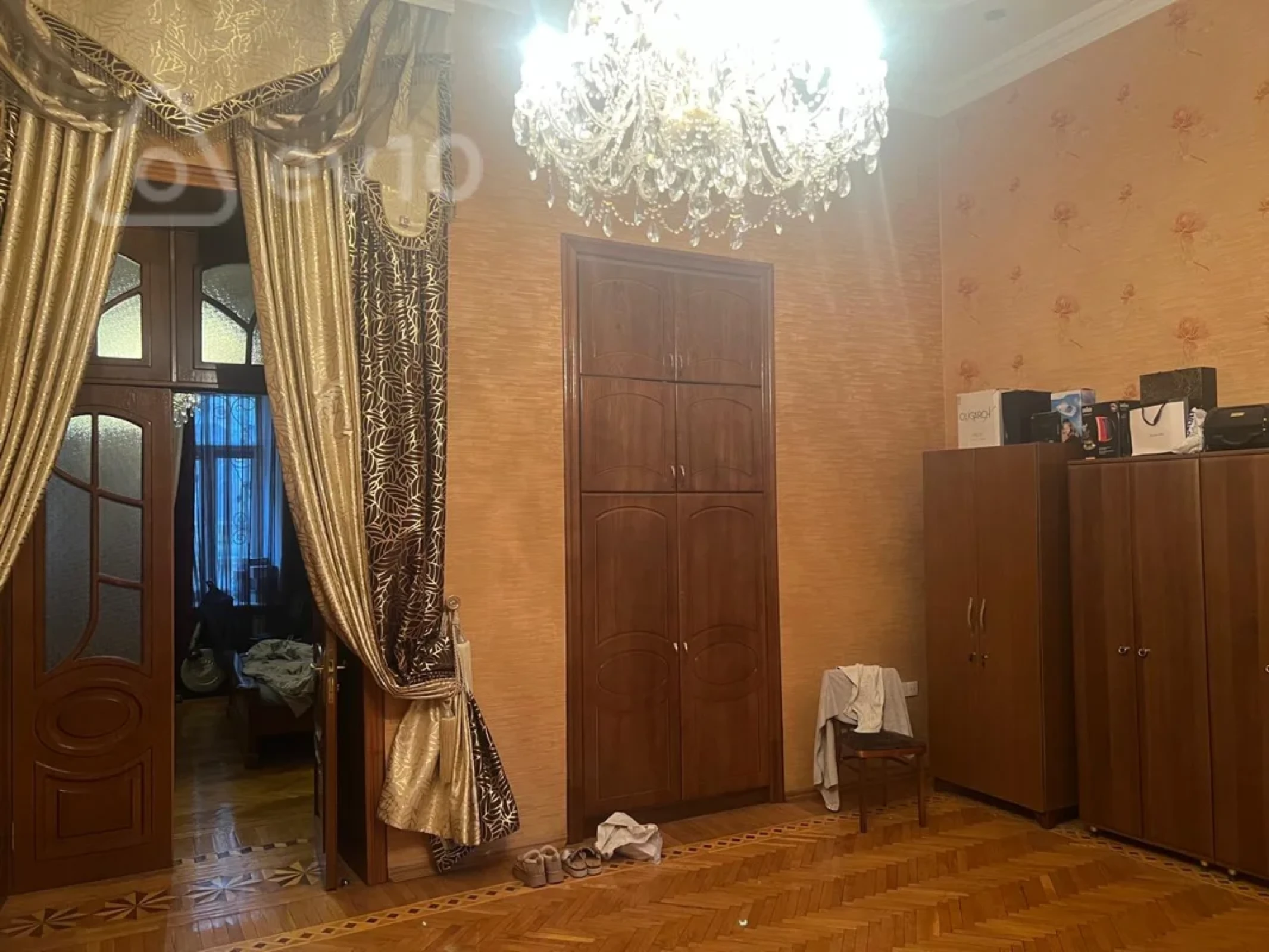 Satılır 9 otaqlı köhnə tikili 350 m²