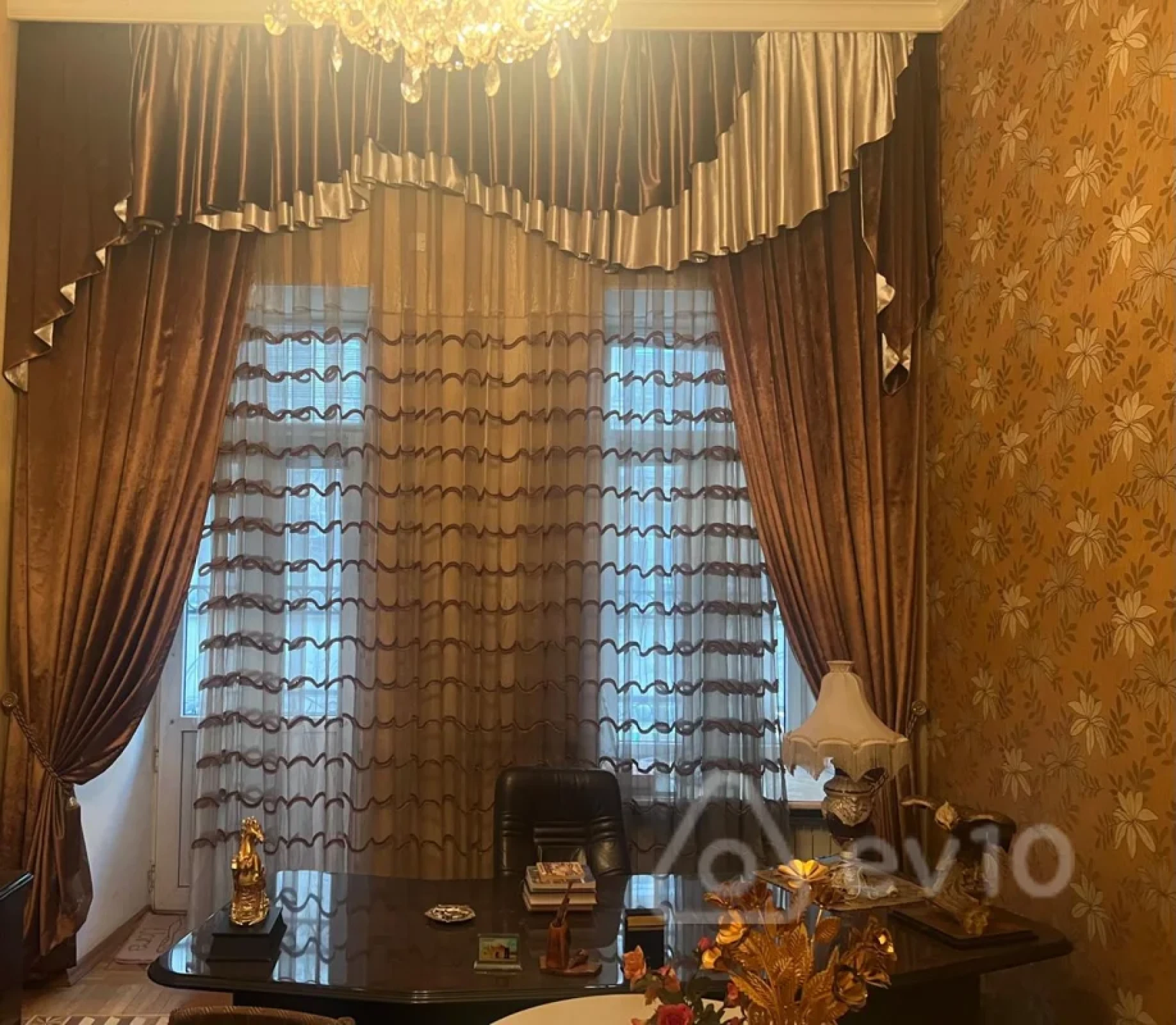 Satılır 9 otaqlı köhnə tikili 350 m²