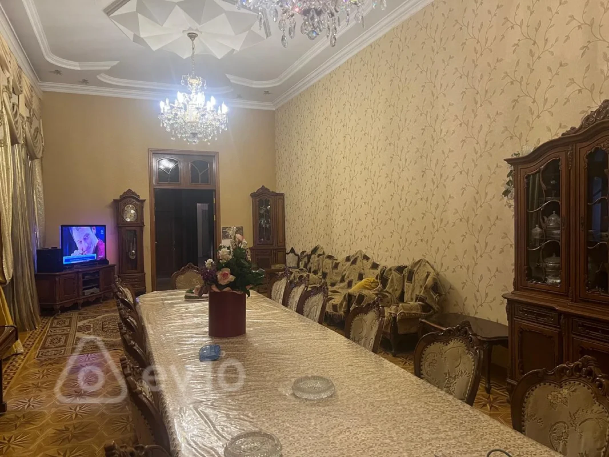 Satılır 9 otaqlı köhnə tikili 350 m²