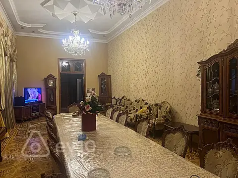 Satılır 9 otaqlı köhnə tikili 350 m² — Bakı, Səbail 9 otaq 350.00 m²