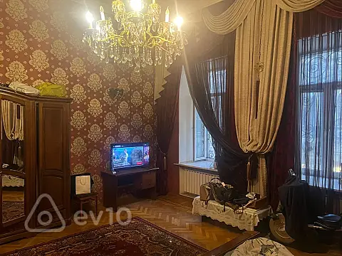 Satılır 9 otaqlı köhnə tikili 350 m²