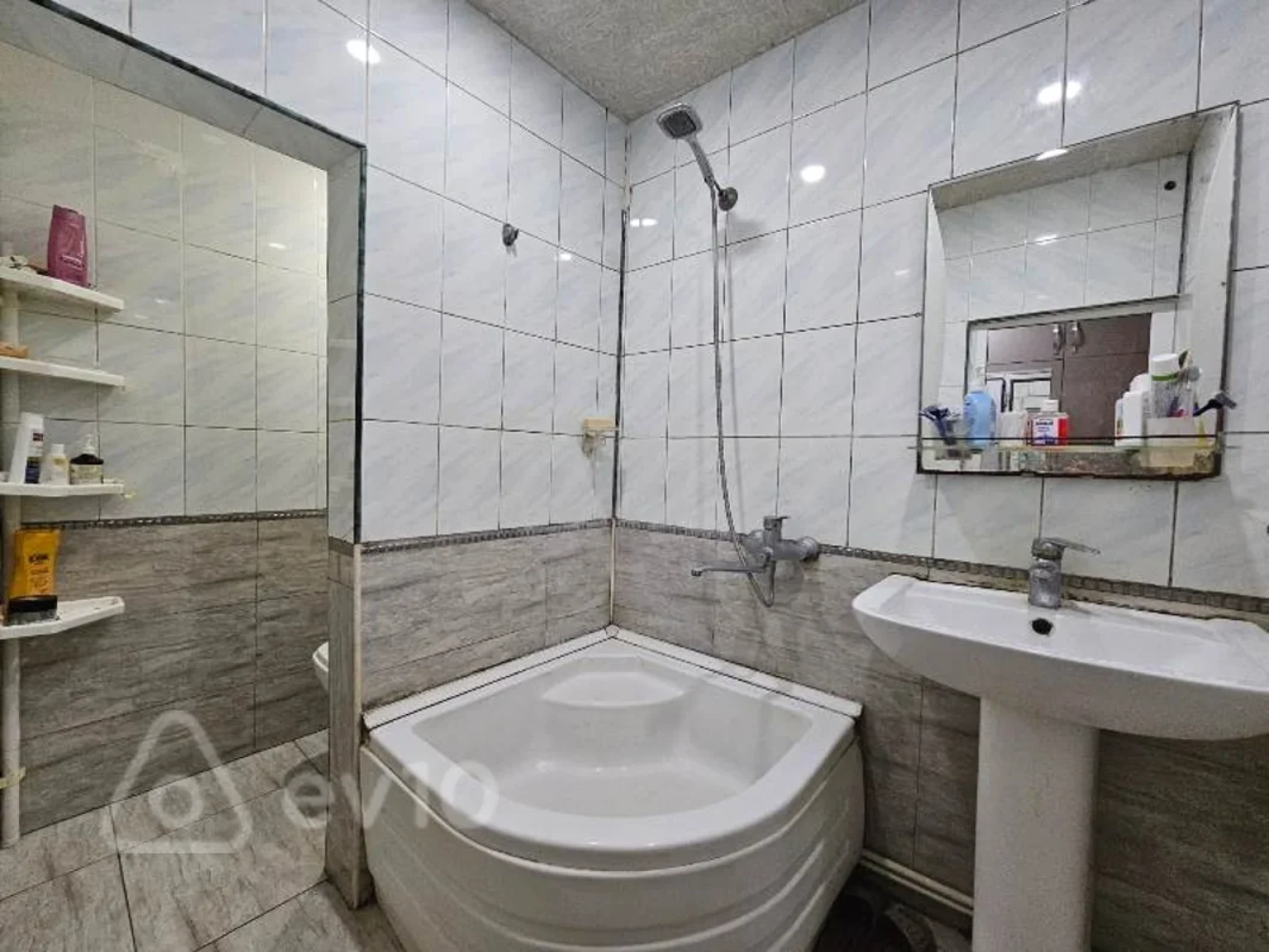 Satılır 3 otaqlı köhnə tikili 55 m²