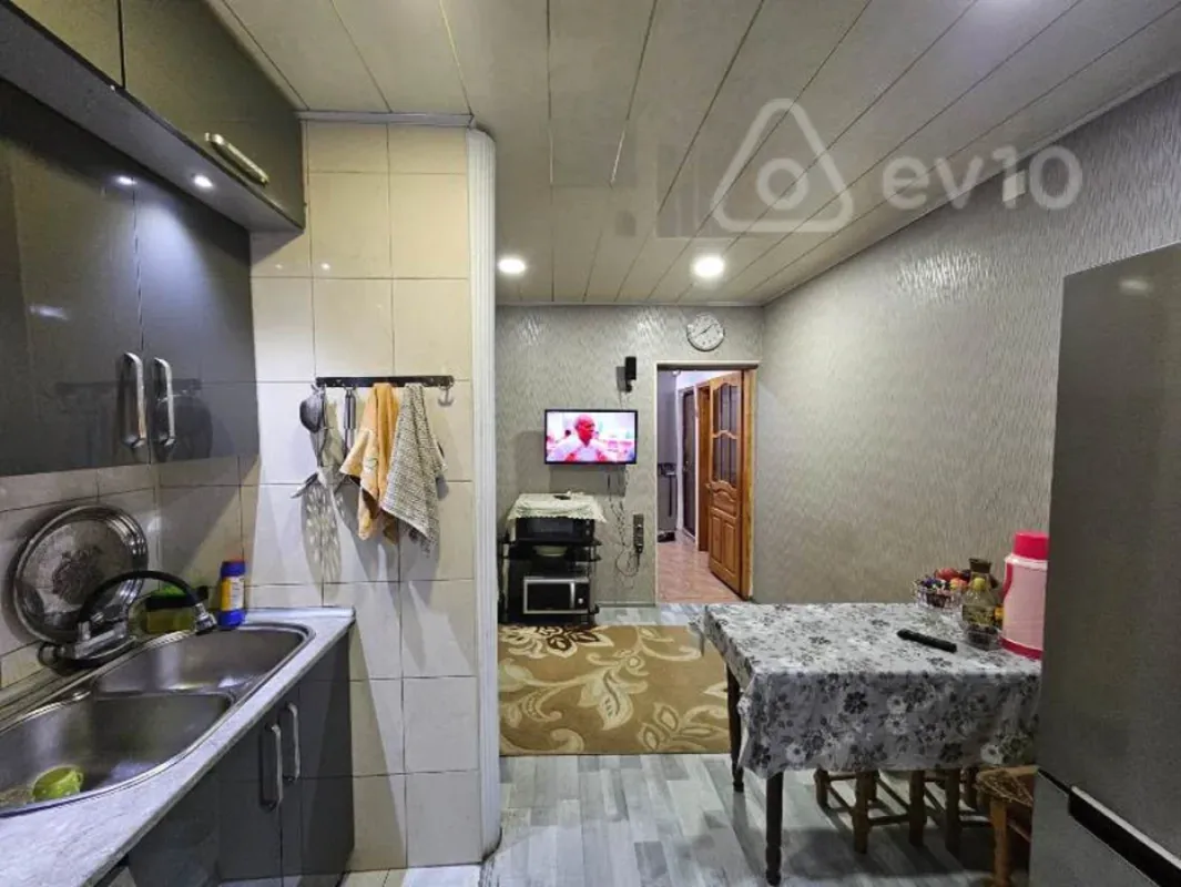 Satılır 3 otaqlı köhnə tikili 55 m²