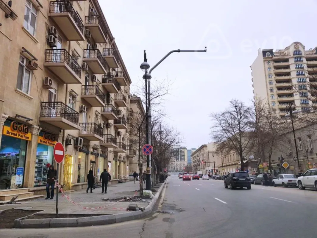 Kirayə verilir 2 otaqlı köhnə tikili 65 m²