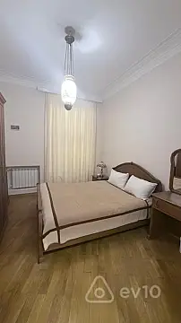 Kirayə verilir 2 otaqlı köhnə tikili 65 m²