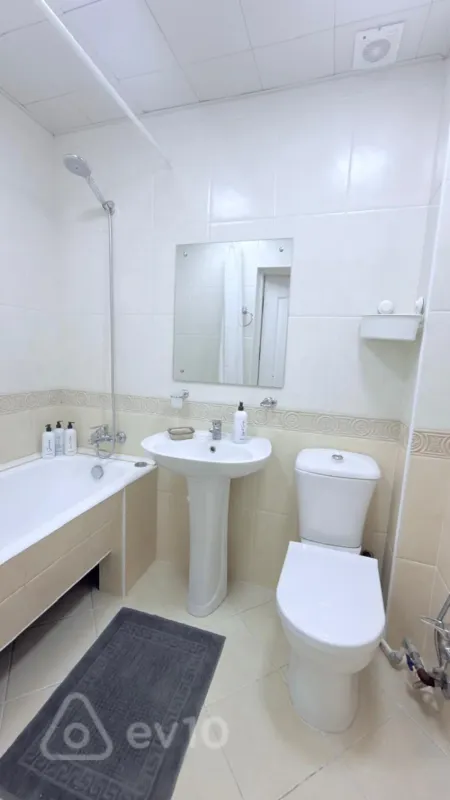 Kirayə verilir 2 otaqlı köhnə tikili 65 m²