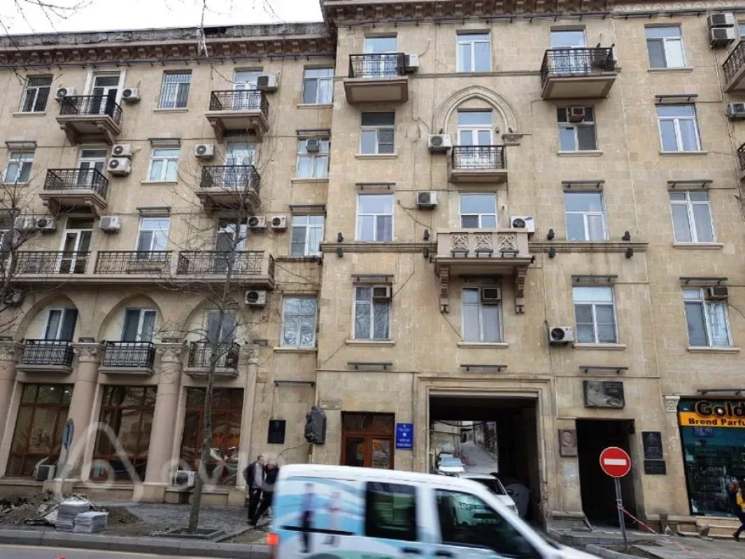 Kirayə verilir 2 otaqlı köhnə tikili 65 m²