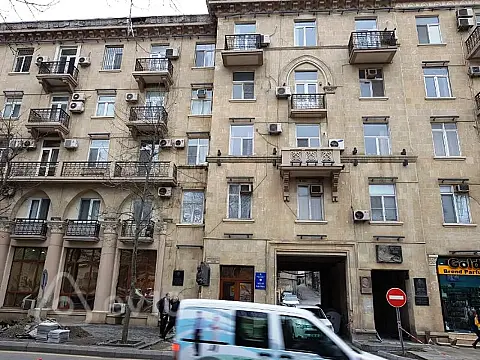 Kirayə verilir 2 otaqlı köhnə tikili 65 m²