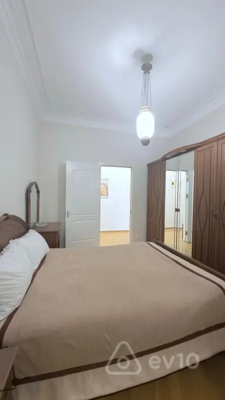 Kirayə verilir 2 otaqlı köhnə tikili 65 m²