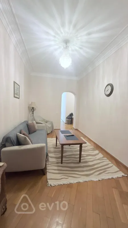 Kirayə verilir 2 otaqlı köhnə tikili 65 m²