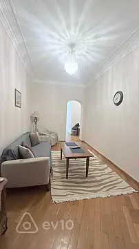 Kirayə verilir 2 otaqlı köhnə tikili 65 m²