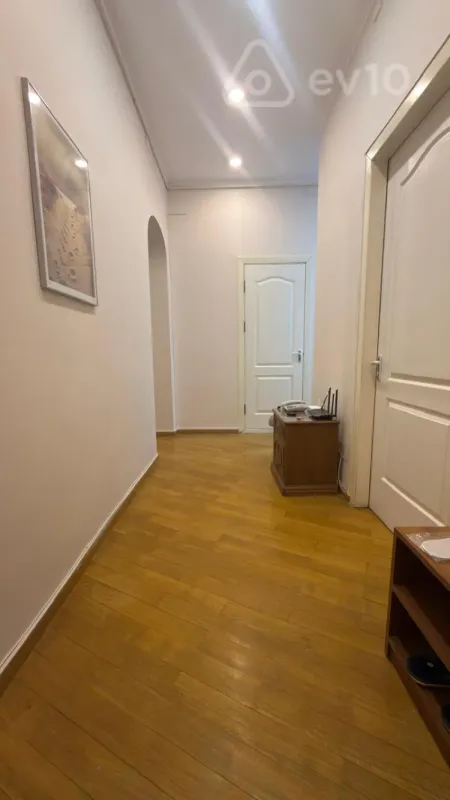 Kirayə verilir 2 otaqlı köhnə tikili 65 m²