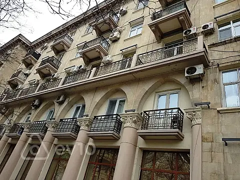 Kirayə verilir 2 otaqlı köhnə tikili 65 m²