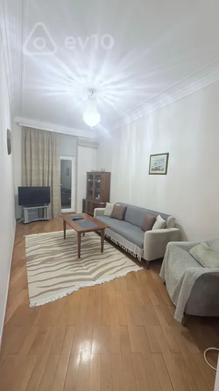 Kirayə verilir 2 otaqlı köhnə tikili 65 m²